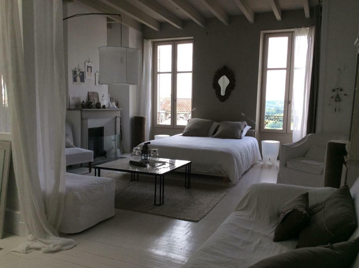 La Maison Sur La Place Penne-d'Agenais Экстерьер фото